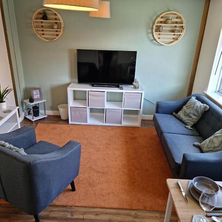 Lovely 2 Bedroom Serviced Apartment With Parking Mansfield Exteriör bild