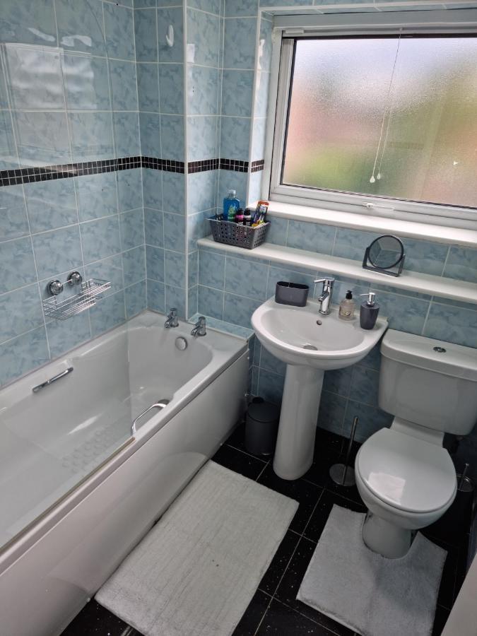 Lovely 2 Bedroom Serviced Apartment With Parking Mansfield Exteriör bild